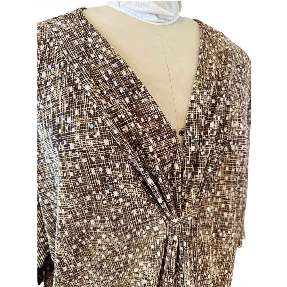 Maggie Barnes Plus Sz. 3X Top Geometric Print Top Sequins Gathered V-Neck - Picture 9 of 12